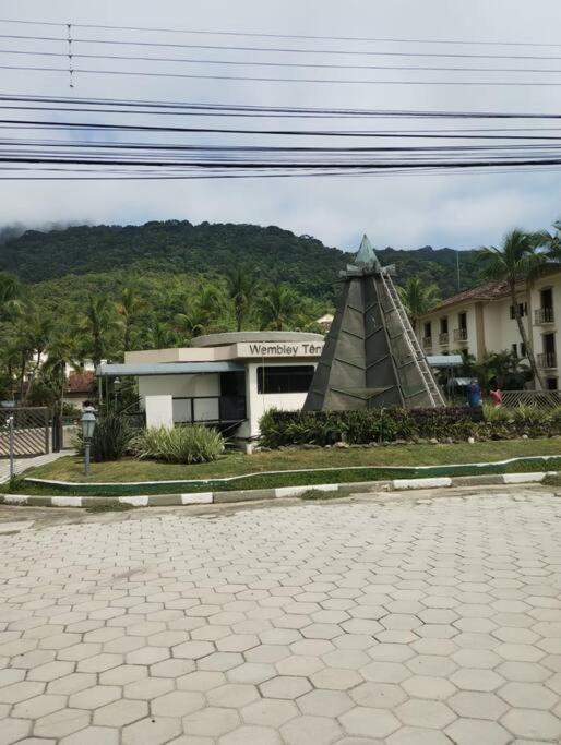 Wembley Tenis, Toninhas, Ubatuba-sp * Ubatuba